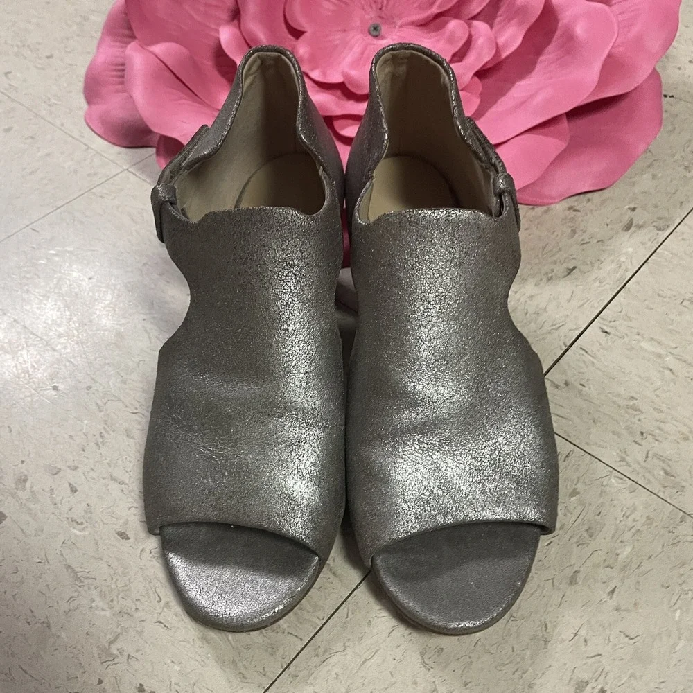 EILEEN FISHER Iris Metallic Leather Ankle Strap Block Heel Sandals Womens Sz 6.5